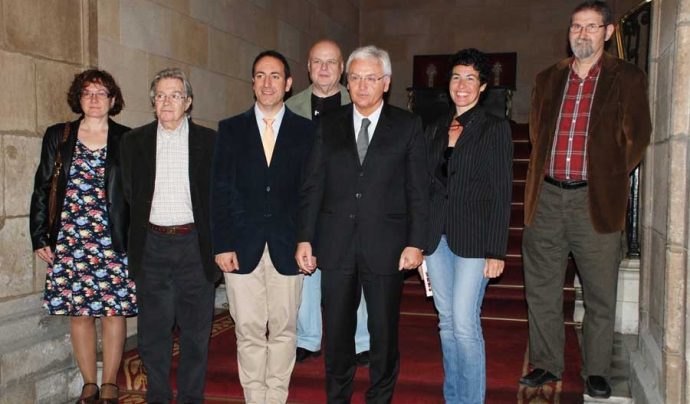 El Conseller de Cultura, Ferran Mascarell, amb els impulsors de la iniciativa Font: 