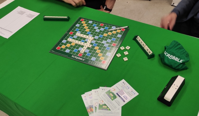 Hi ha uns 4000 grups de Scrabble al món que fan diferents campionats.  Font: S.P.