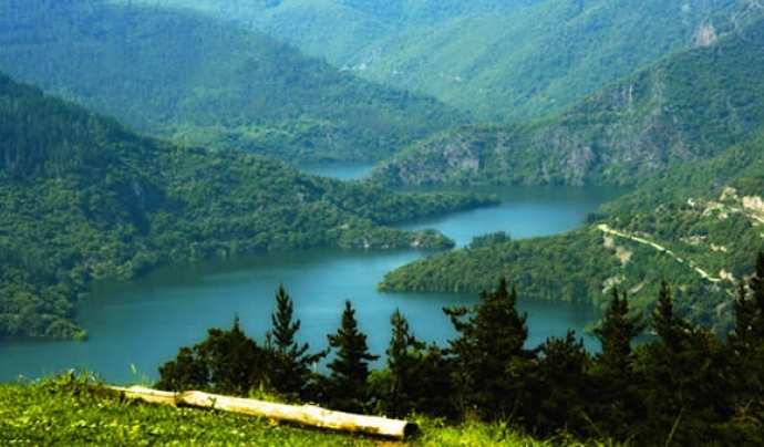 La Selva es defineix com a comarca de boscos i aigua, de mar i muntanya (imatge: inforural.com) Font: 