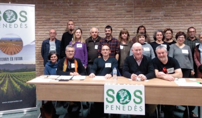 Els membres de SOS Penedès durant una de les darreres rodes de premsa. Font: SOS Penedès