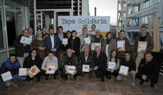 Foto de grup de participants en aquesta edició de la Tapa Solidària Font: 