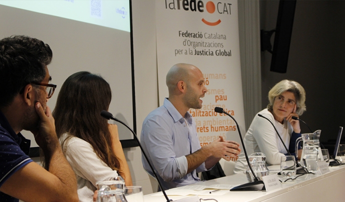 Ariel Guersenzvaig, Laura Aragó, Carlos del Castillo i Karma Peiró el 3 de novembre al Col·legi de Periodistes de Catalunya. Font: Lafede.cat