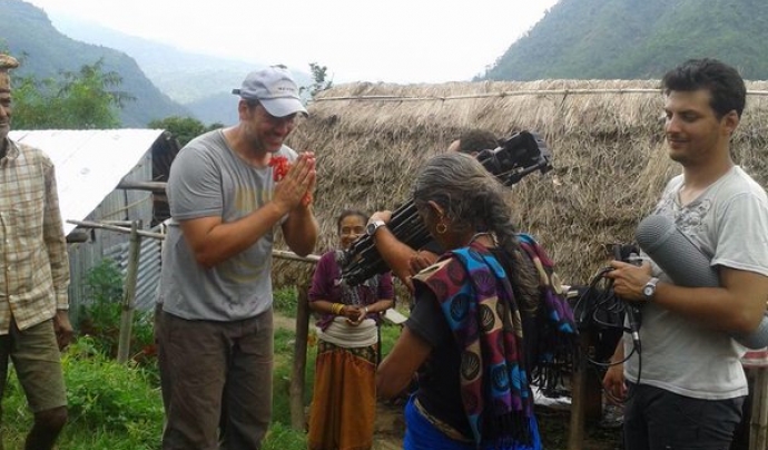 Miguel Ángel Tobías, director del documental, en un rodatge al Nepal. Font: Twitter Font: 