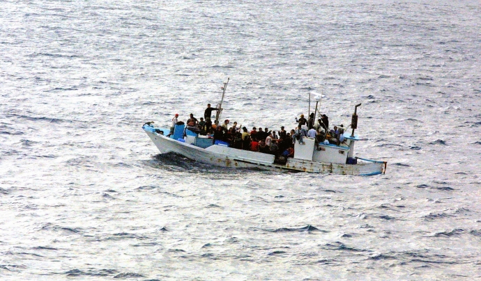 Embarcació de refugiats enfonsant-se Font: 
