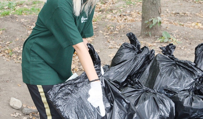 Voluntariat ambiental. Font: Umbrela Verde (flickr) Font: 