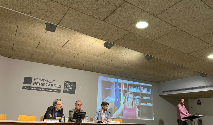 Presentació institucional de l’acte, en ordre: Rafael Ruiz de Gauna, Luciano Poyato, Marc Viñas i Patricia Beznuartea, en línia. Font: Xarxanet