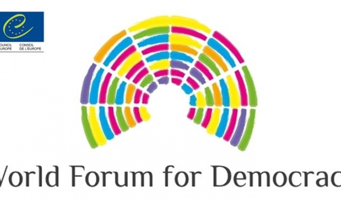 Logotip del World Forum for Democracy Font: 