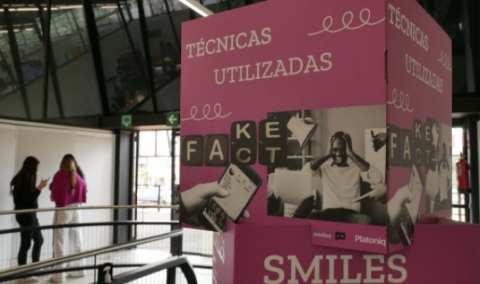 Imatge de l’exposició 'Ciutat de la desinformació'. Font: Canòdrom – Ateneu d’Innovació Digital i Democràtica de l’Ajuntament de Barcelona