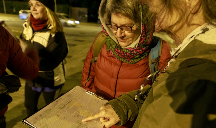 Algunes de les voluntàries en un moment del recompte de persones sense llar que es va fer el 13 de desembre a Barcelona. Font: Arrels Fundació