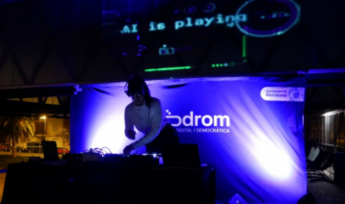 Una de les DJ participants en els actes del 8M al Canòdrom de l'any passat. Font: Ateneu d'Innovació Digital i Democràtica - Canòdrom.