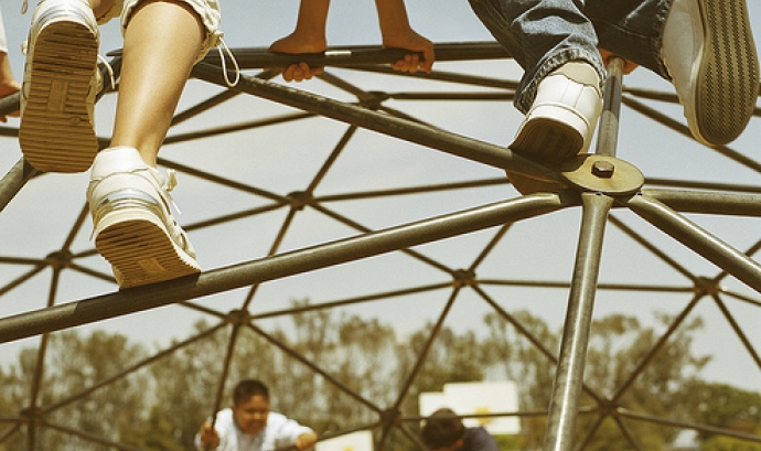 Nens jugant al parc. Font: SCA Svenska Cellulosa Aktiebolaget (Flickr)