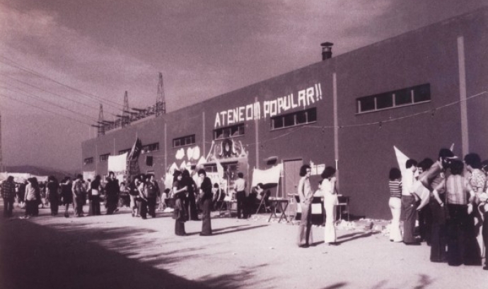 Antiga imatge de l'Ateneu Popular de 9 Barris.