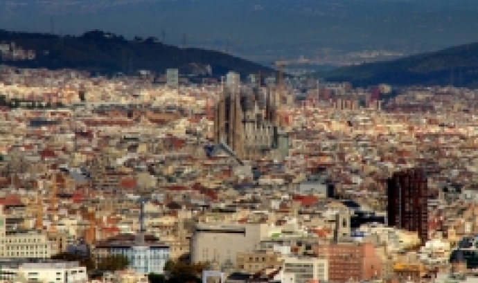 Barcelona, com molts altres municipis catalans, viu un greu problema per manca d'habitatge.