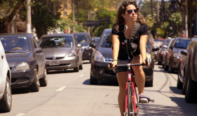 Projecció de la película Bikes vs Cars a la Biblioeca de la Sagrada Familia (imatge:bikesvscars)