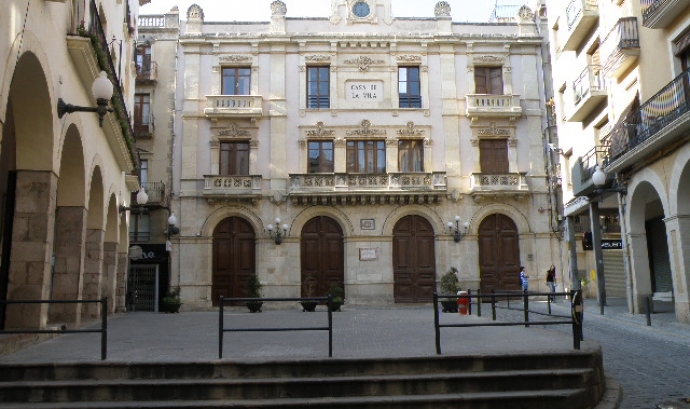 L'emblemàtica plaça del Blat de Valls, símbol de la tradició castellera