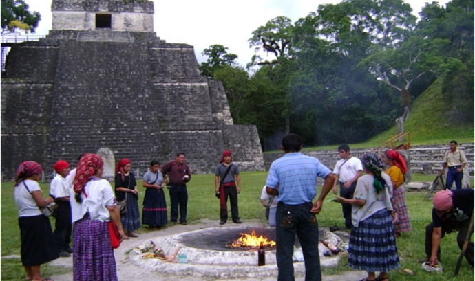 Cerimònia maia a Tikal