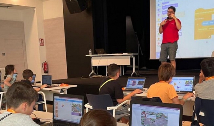 Al taller de creació de videojocs del passat cap de setmana a Santa Susanna van participar gairebé una trentena de persones. Font: ClauTic. Font: ClauTic