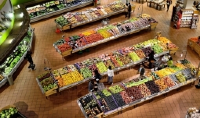 Imatge de la secció de fruites i verdures d'un supermercat. Font: Pixabay