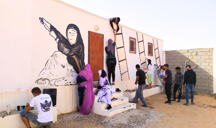 La comissió artística dels Camps de Solidaritat que el TACC organitza als campaments de persones refugiades sahrauís de Tindouf. Font: TACC