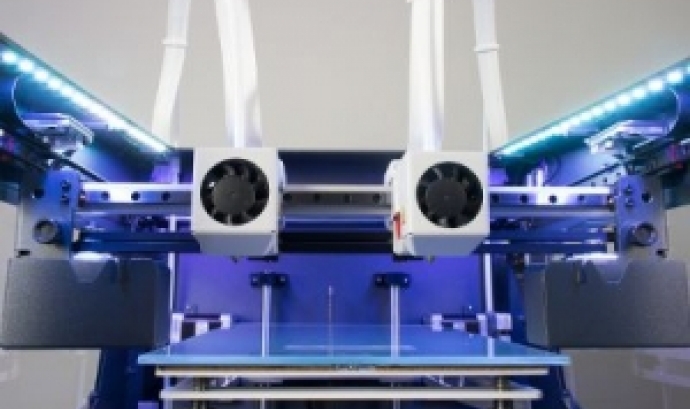 Descobreix les impressores 3D amb doble extrusor. Imatge Punt Multimèdia. 