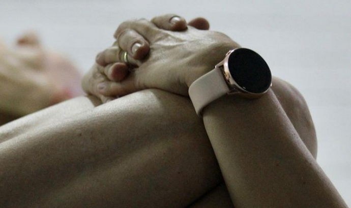 Les mans i les cames d'una de les participants en el taller de Pilates, un dels més demandats de l'entitat. Foto: Dones per la Igualtat. Font: Dones per la Igualtat