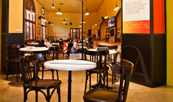 Imatge d'un bar dins l'exposició "Catalunya, terra d'Ateneus". 
