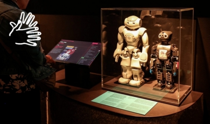 Imatge promocional de la visita amb interpretació en llengua de signes de l'exposició "IA: Intel·ligència artificial"