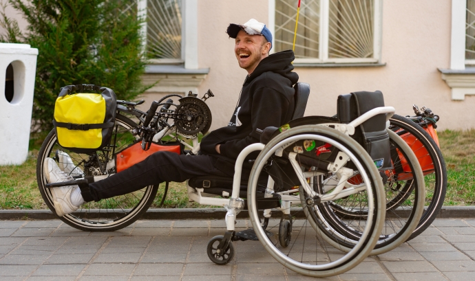 Una de les barreres amb les quals es troben les persones amb discapacitat és la desconeixença d'iniciatives que fomenten la producció de les bicicletes adaptades. Font: ECOM