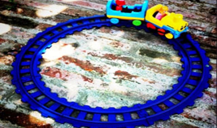 Imatge d'una via i un tren de joguina