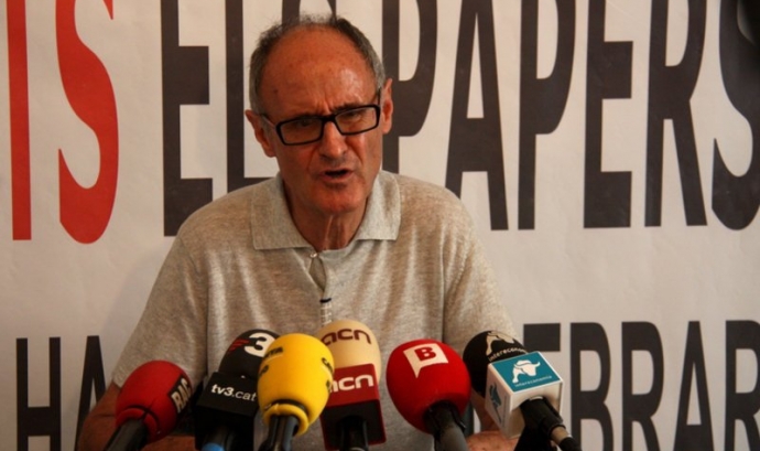 Josep Cruanyes, coordinador i president de la Comissió de la Dignitat, en roda de premsa. Font: Comissió per la Dignitat