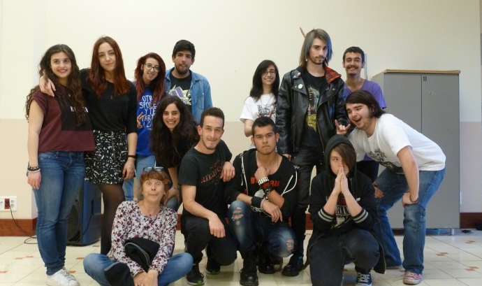 Els i les joves del grup de teatre Actuem dels dilluns al Palau Alòs Font: 