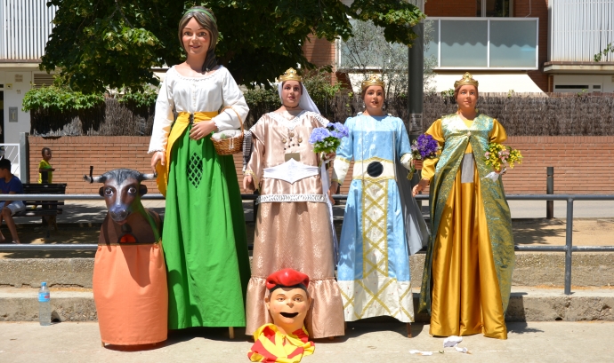 L'associació Joves Geganters de Manresa es va formar el 2018 gràcies a quatre adolescents apassionades per la tradició gegantera. Font: Eolian Castro