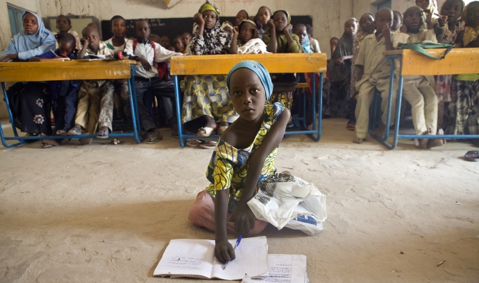 La Sala, de sis anys, a una classe d'un camp de persones refugiades a Bosso Font: 