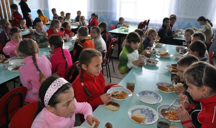 Menjador escolar. Font: World Bank Photo Collection (Flickr)