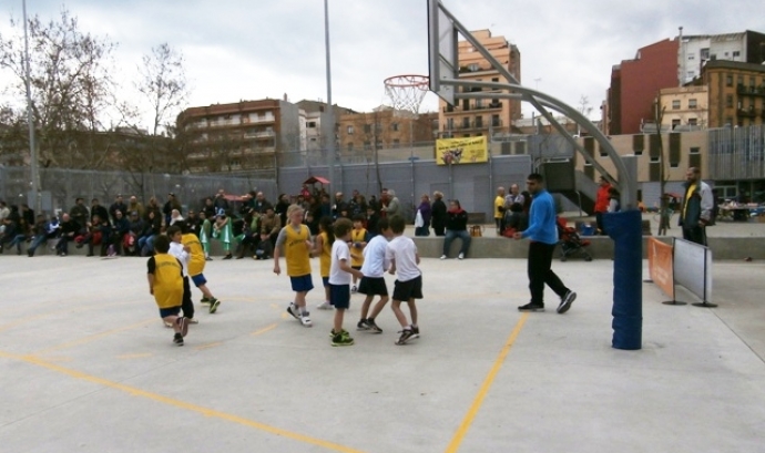 Imatge nens jugant a bàsquet. Font: basquetcatala.cat