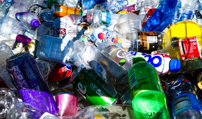Entitats ecologistes reclamen que es desplegui la llei de residus i el sistema de dipòsit i retorn d’envasos Font: Unsplash (Llicència CC)