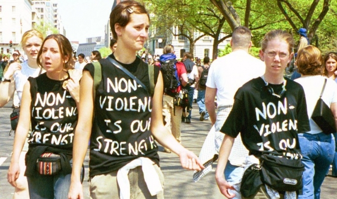 Resistència no violenta. Font: Wikipedia