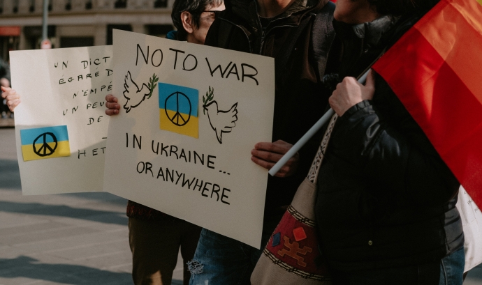 El Centre Delàs publica un informe en què, a propòsit de la guerra d’Ucraïna, posa sobre la taula reflexions, ètiques i polítiques per confrontar el relat hegemònic bel·licista. Font: Pexels (Llicència CC).