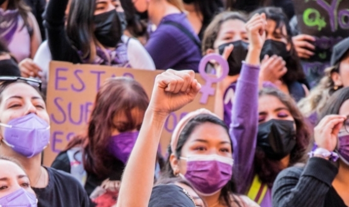 Dones en una manifestació per reivindicar els seus drets. Font: Llicència CC Pexels