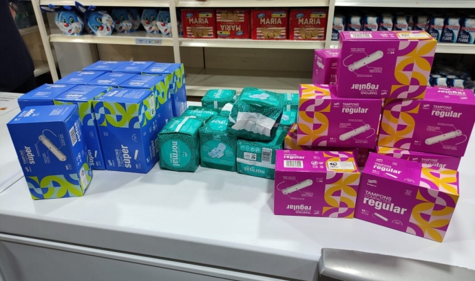 Alguns dels productes recollits pel Rebost Solidari de Gràcia en la campanya contra la pobresa menstrual de l'any passat. Font: Gràcia Participa