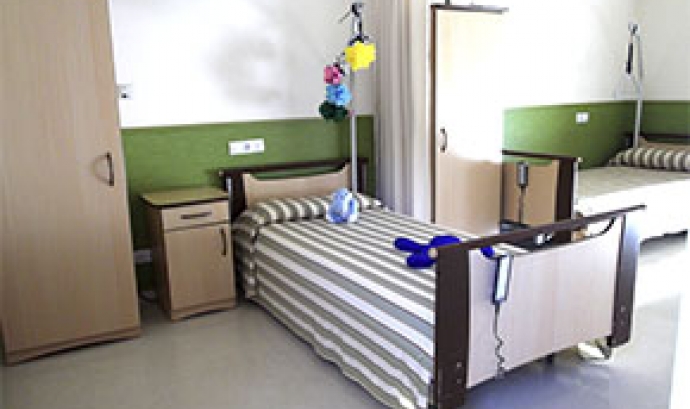 Imatge d'una residència que atén a persones amb una afectació motriu, ja sigui paràlisi cerebral o altres discapacitats físiques motòriques. Font: Associació Aremi