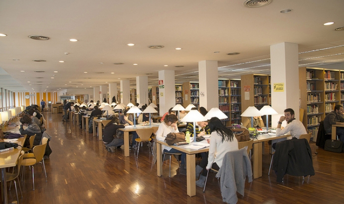 Biblioteca de la Facultat de Ciències de la Salut de la Universitat de Lleida. Font: Flickr. Autor: Servei de Biblioteca i Documentació Font: 