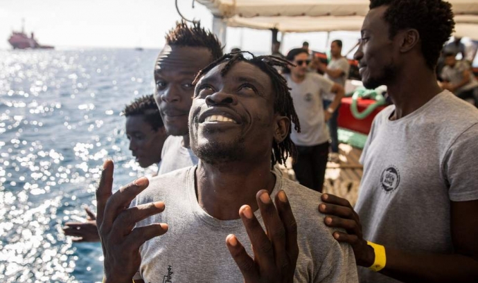 Migrants esperançats arriben a Europa després de Líbia