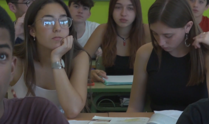 Un fotograma del vídeo en què apareixen alumnes de 4rt d'ESO de l'INS Navarcles. Font: Taller de Cinema