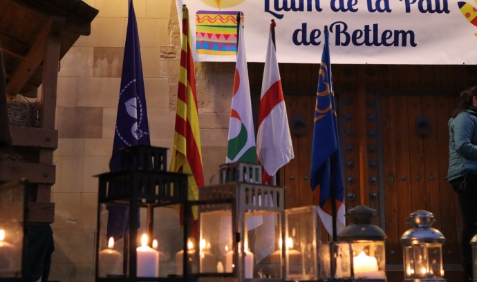 L'acte de rebuda de la 24a edició de la Llum de la Pau a Catalunya s'ha celebrat al Monestir de Montserrat. Font: Minyons Escoltes i Guies de Catalunya