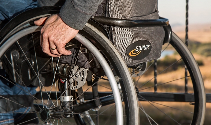 Segons la Fundació ONCE, el 14,9% de les persones treballadores amb discapacitat es troben en risc de pobresa. Font: Pixabay