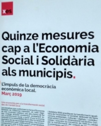 '15 mesures cap a l’Economia Social i Solidària als municipis' escrit a la pantalla d'un ordinador