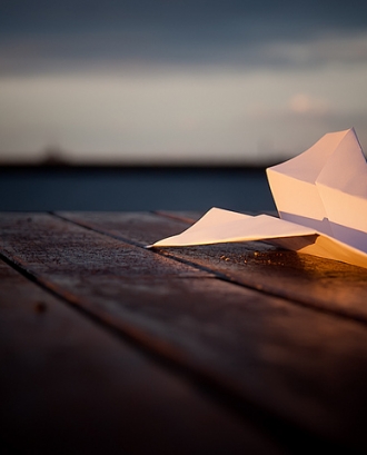 Avió de paper sol_HomeSick()_Flickr