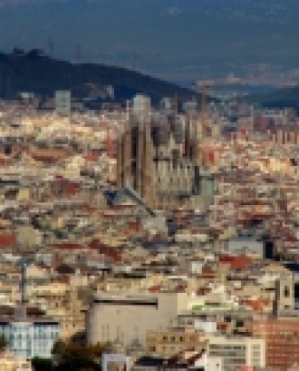 Barcelona, com molts altres municipis catalans, viu un greu problema per manca d'habitatge.