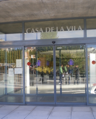 Casa de la Vila, per David Andreu  - Institut Escola Les Vinyes - Flickr